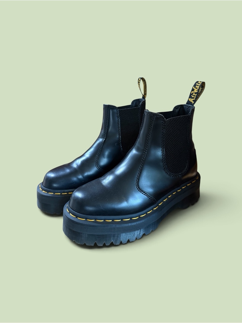 Dr. Martens 2976 SMOOTH LEATHER PLATFORM CHELSEA BOOTS